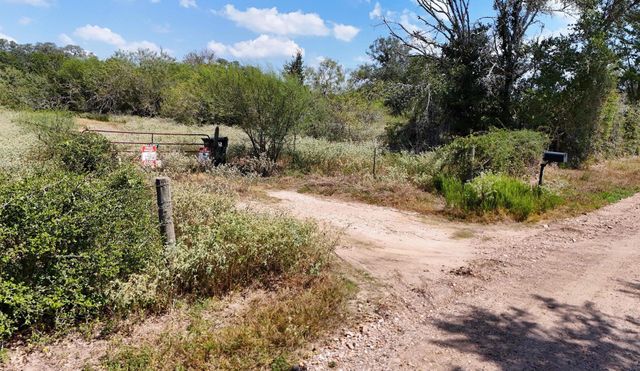 1387 County Road 221, Weimar, TX 78962