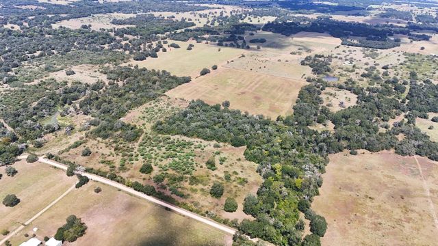 1387 County Road 221, Weimar, TX 78962