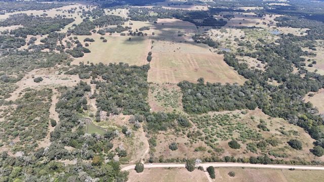 1387 County Road 221, Weimar, TX 78962