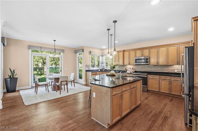 583 Legends Row, Avon Lake, OH 44012
