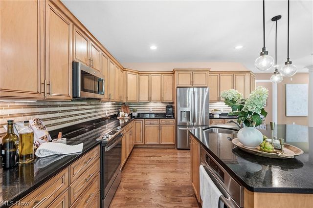583 Legends Row, Avon Lake, OH 44012