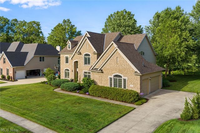 583 Legends Row, Avon Lake, OH 44012