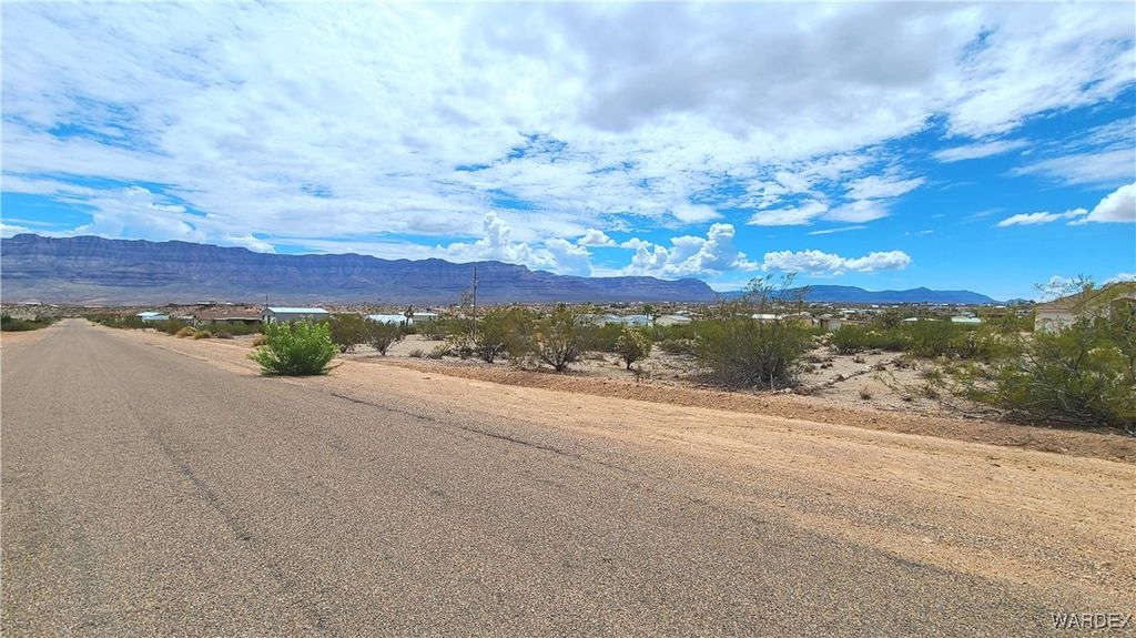 90 E Kolb Drive, Meadview, AZ 86444