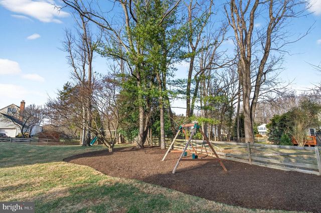 11922 HOLLY SPRING DR, Great Falls, VA 22066