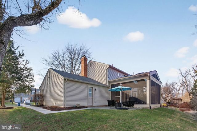 11922 HOLLY SPRING DR, Great Falls, VA 22066