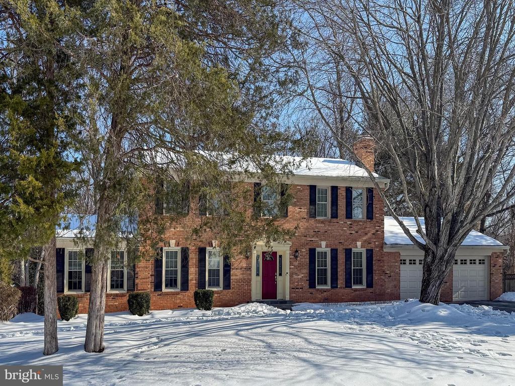 11922 HOLLY SPRING DR, Great Falls, VA 22066