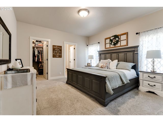 5427 KING ARTHUR Ct, Eugene, OR 97402