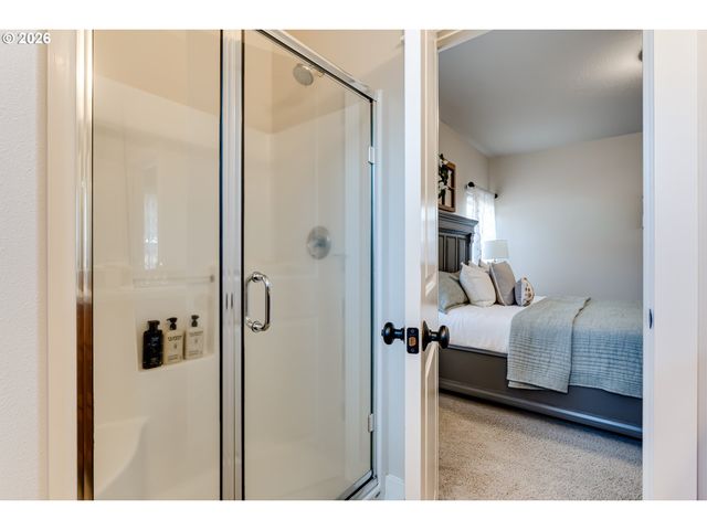 5427 KING ARTHUR Ct, Eugene, OR 97402