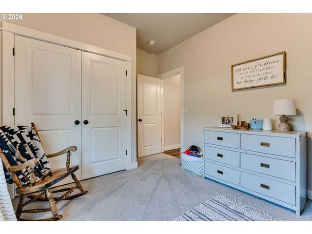 5427 KING ARTHUR Ct, Eugene, OR 97402