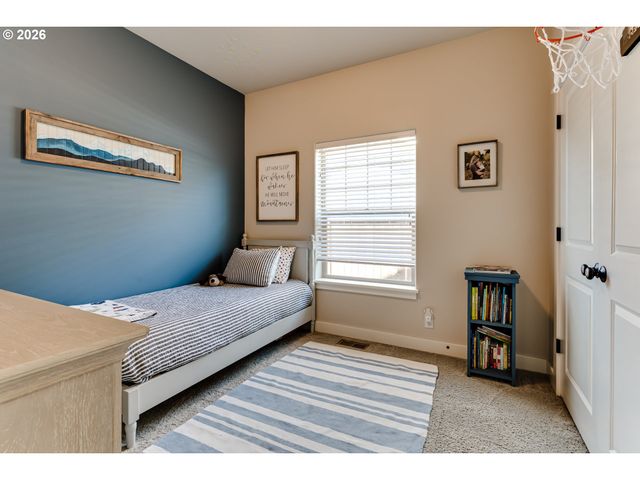 5427 KING ARTHUR Ct, Eugene, OR 97402