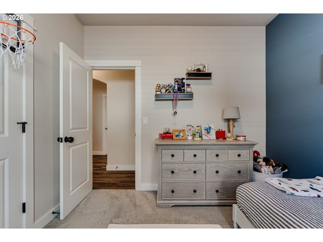 5427 KING ARTHUR Ct, Eugene, OR 97402
