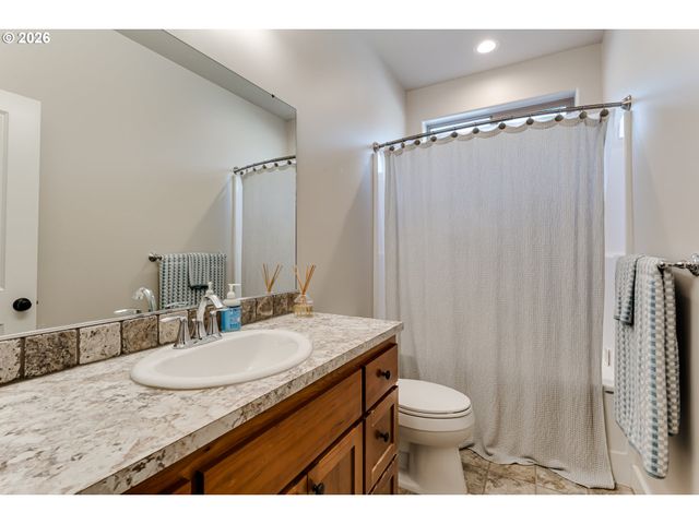 5427 KING ARTHUR Ct, Eugene, OR 97402