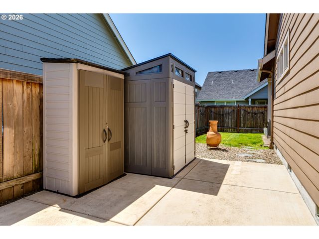 5427 KING ARTHUR Ct, Eugene, OR 97402