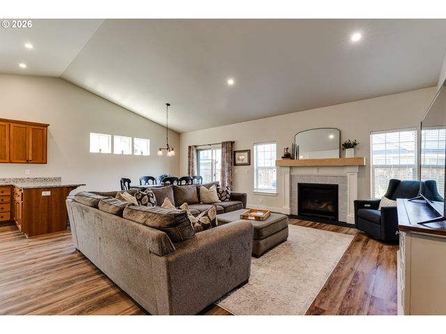 5427 KING ARTHUR Ct, Eugene, OR 97402