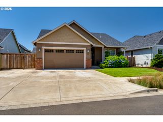 5427 KING ARTHUR Ct, Eugene, OR 97402