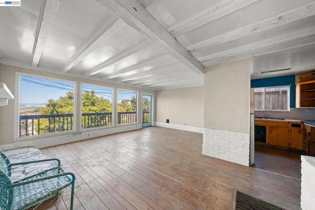 624 Sierra Point Rd, Brisbane, CA 94005