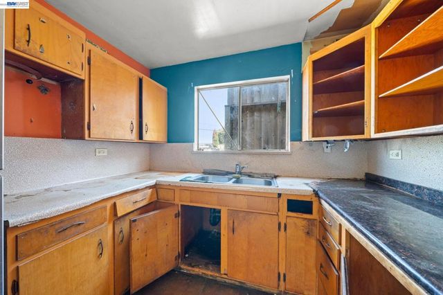 624 Sierra Point Rd, Brisbane, CA 94005