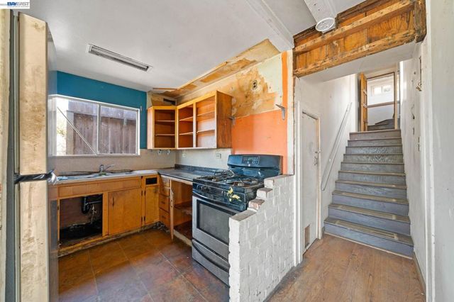 624 Sierra Point Rd, Brisbane, CA 94005