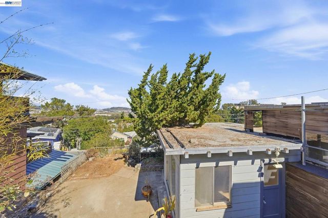 624 Sierra Point Rd, Brisbane, CA 94005