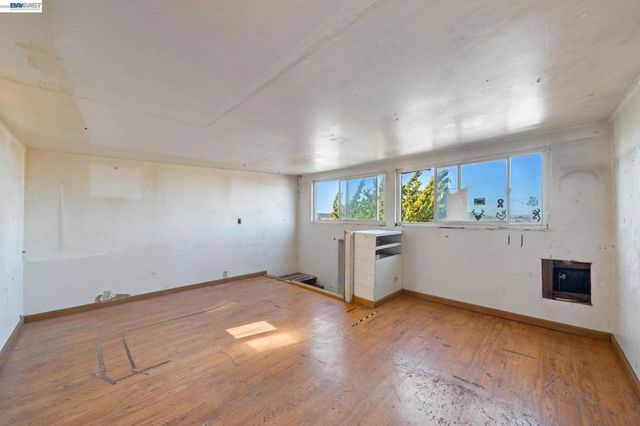 624 Sierra Point Rd, Brisbane, CA 94005