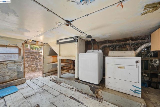 624 Sierra Point Rd, Brisbane, CA 94005