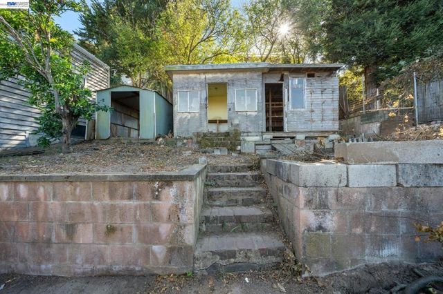 624 Sierra Point Rd, Brisbane, CA 94005
