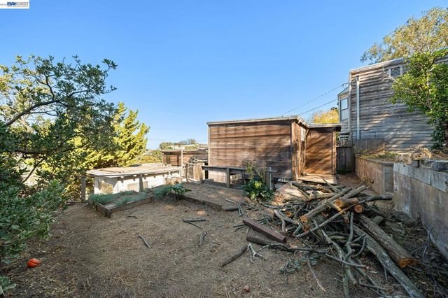 624 Sierra Point Rd, Brisbane, CA 94005