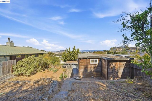 624 Sierra Point Rd, Brisbane, CA 94005