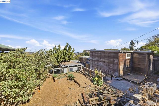 624 Sierra Point Rd, Brisbane, CA 94005