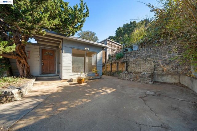 624 Sierra Point Rd, Brisbane, CA 94005