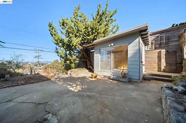 624 Sierra Point Rd, Brisbane, CA 94005