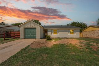 3808 Longmeadow Way, Fort Worth, TX 76133