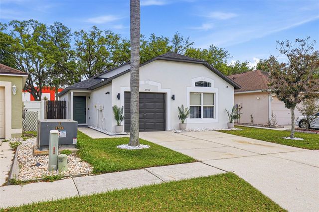 5916 LAKE FRONT DRIVE, Wesley Chapel, FL 33545