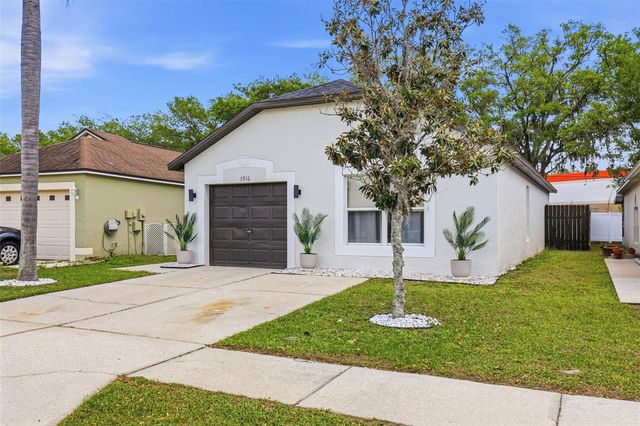 5916 LAKE FRONT DRIVE, Wesley Chapel, FL 33545