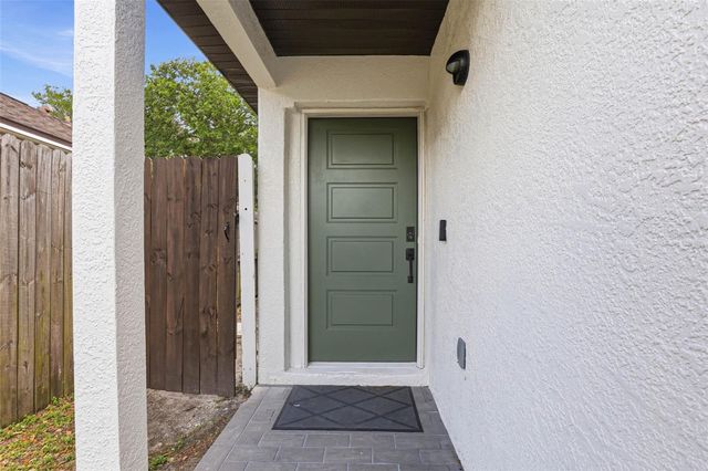 5916 LAKE FRONT DRIVE, Wesley Chapel, FL 33545