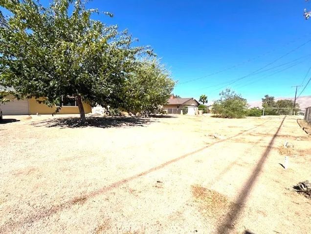 18236 Danbury, Hesperia, CA 92345