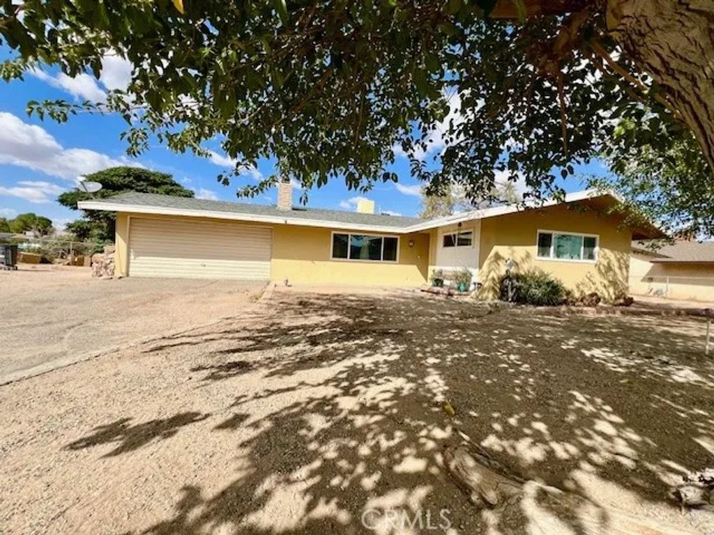 18236 Danbury, Hesperia, CA 92345