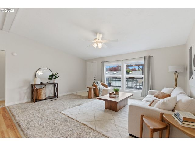 10400 Se COOK Ct 4, Milwaukie, OR 97222