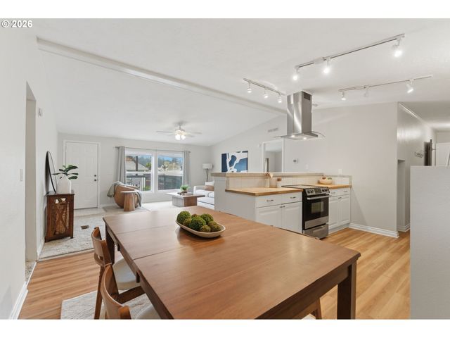 10400 Se COOK Ct 4, Milwaukie, OR 97222