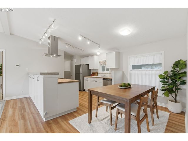 10400 Se COOK Ct 4, Milwaukie, OR 97222