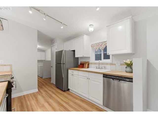 10400 Se COOK Ct 4, Milwaukie, OR 97222