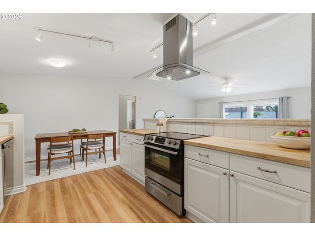 10400 Se COOK Ct 4, Milwaukie, OR 97222