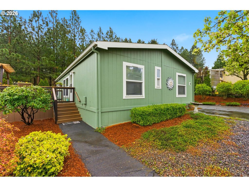 10400 Se COOK Ct 4, Milwaukie, OR 97222