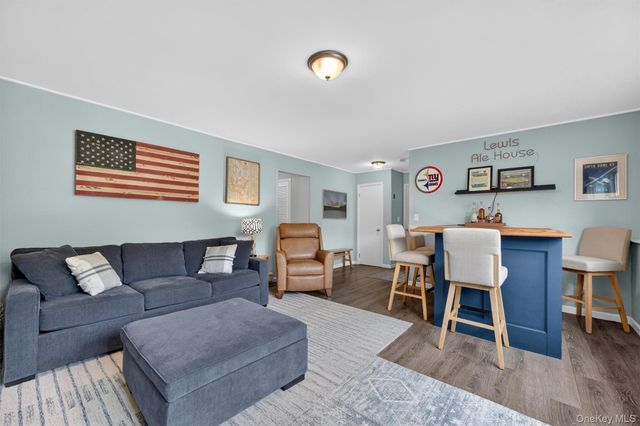 15 Round Tree Lane, Montrose, NY 10548