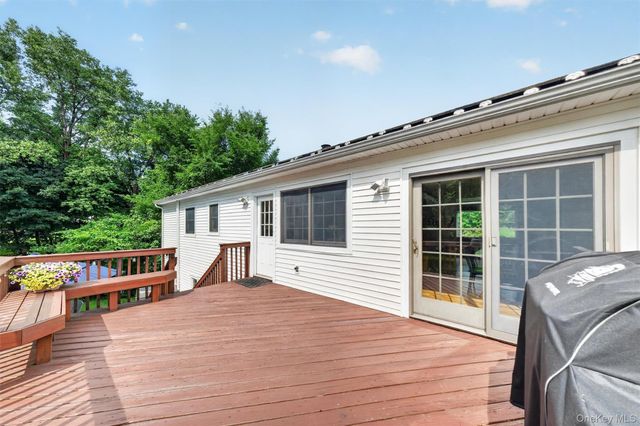 15 Round Tree Lane, Montrose, NY 10548