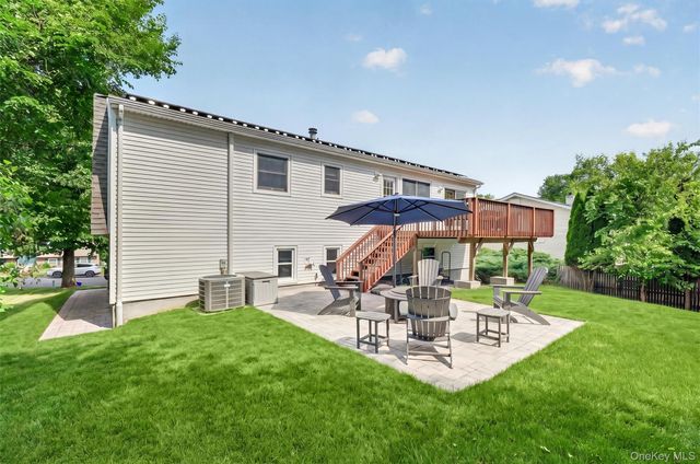 15 Round Tree Lane, Montrose, NY 10548