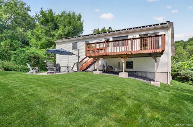 15 Round Tree Lane, Montrose, NY 10548