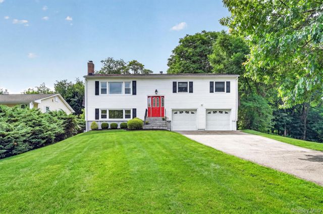 15 Round Tree Lane, Montrose, NY 10548