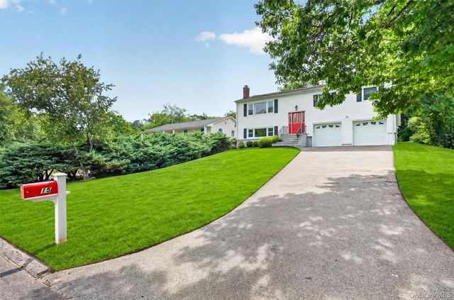 15 Round Tree Lane, Montrose, NY 10548