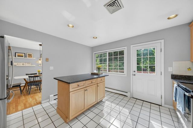 15 Round Tree Lane, Montrose, NY 10548